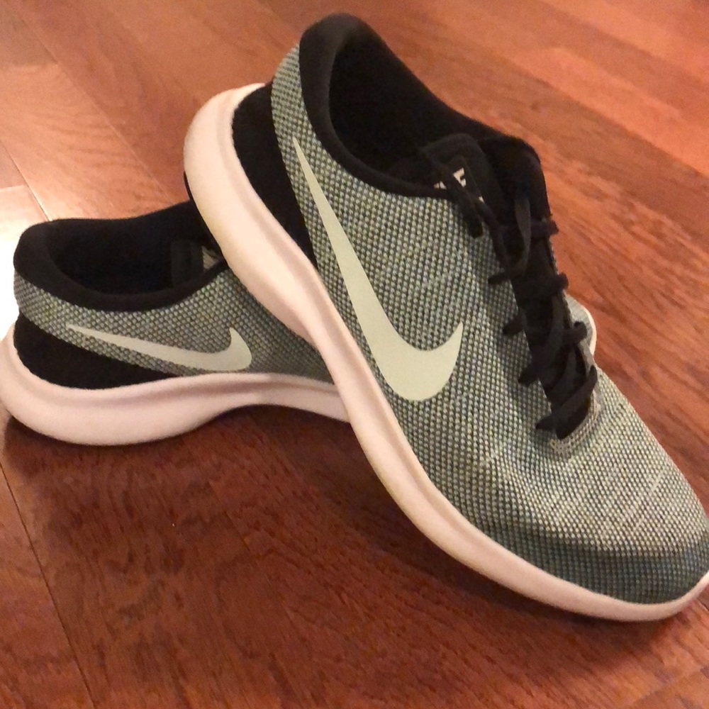 Women’s shoes